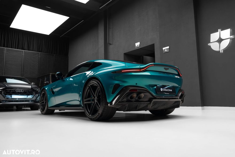 Aston Martin V8 Vantage - 37