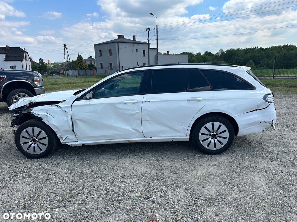 Mercedes-Benz Klasa E 220 d 4Matic 9G-TRONIC Avantgarde - 3