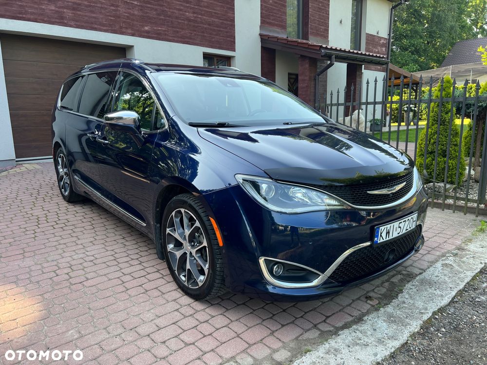 Chrysler Pacifica - 1