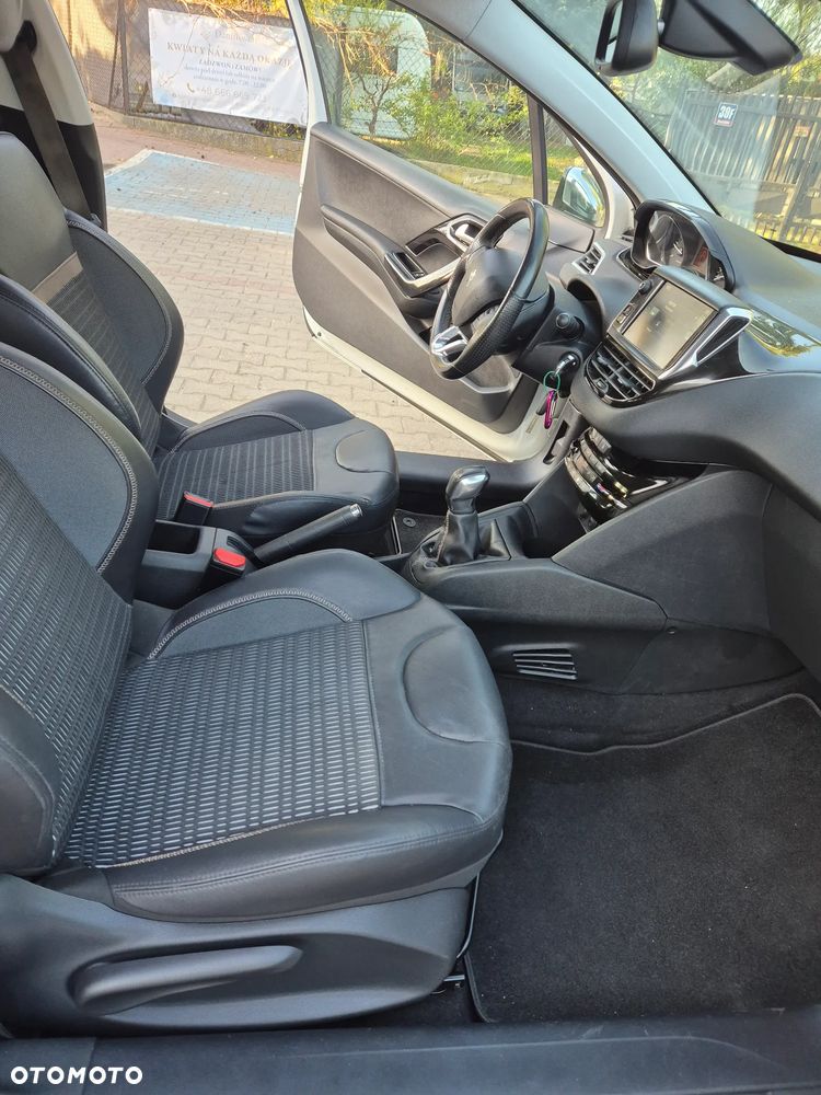 Peugeot 208 e-HDi 92 Stop&Start Allure - 12