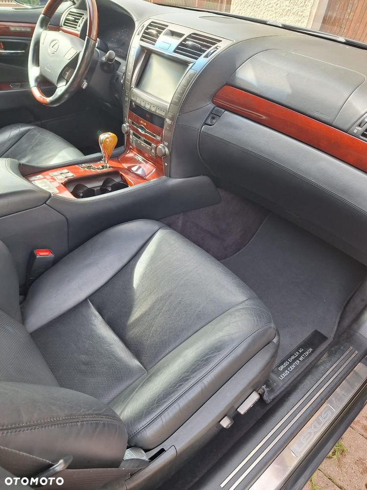 Lexus LS - 16
