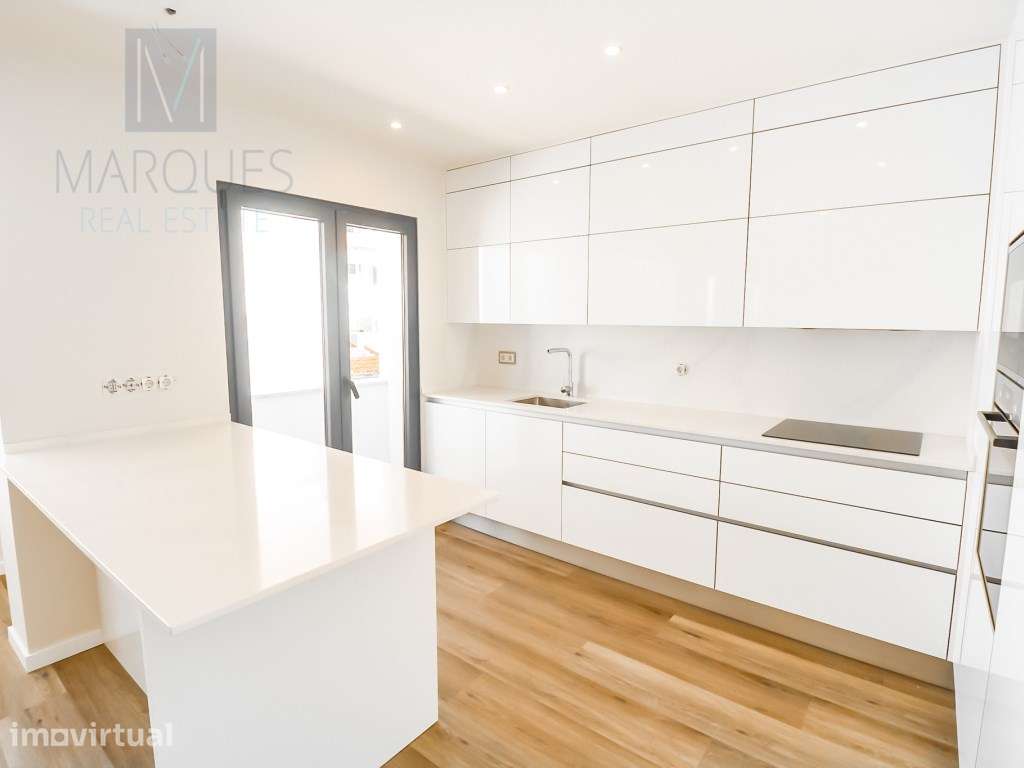 Apartamento T4 com 3 Suites e Estacionamento em Almada - Grande imagem: 4/31