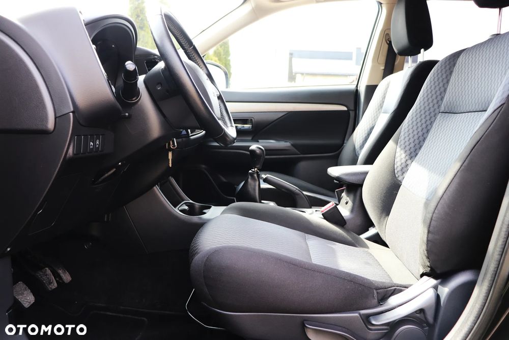 Mitsubishi Outlander 2.0 Intense 2WD - 19