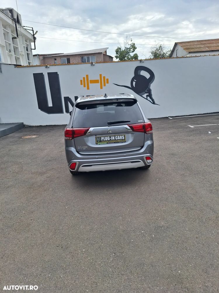Mitsubishi Outlander PHEV 2.4 L 4X4 Instyle+ - 8