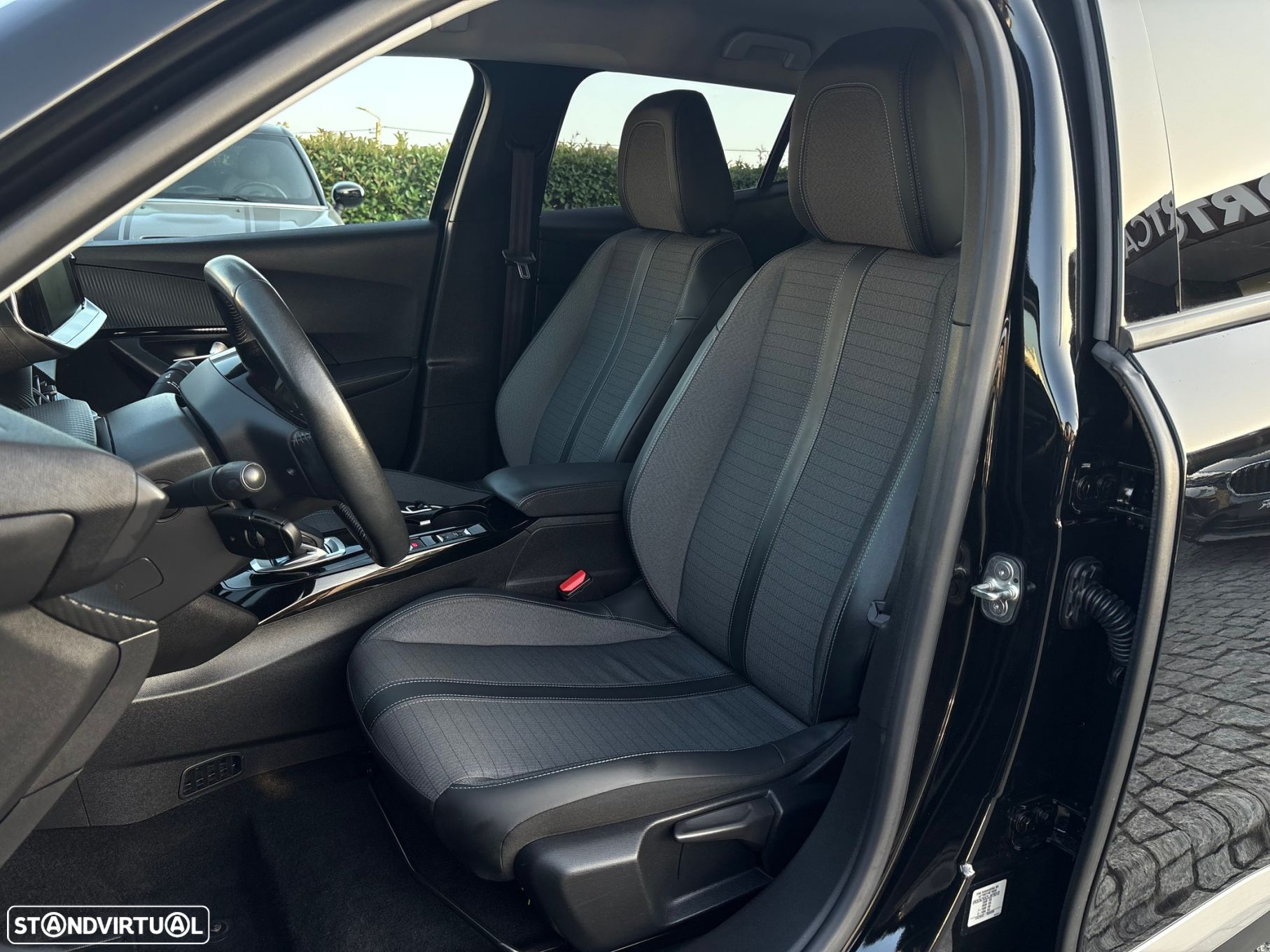 Peugeot e-2008 50 kWh Allure Pack - 21