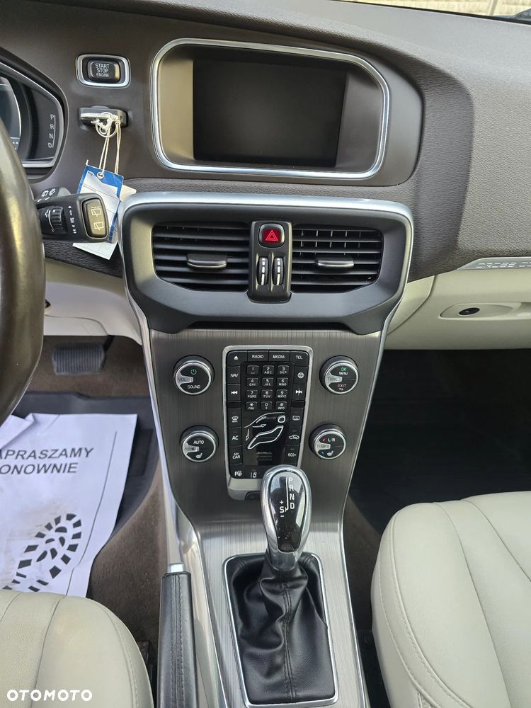 Volvo V40 Cross Country D2 Geartronic Summum - 24