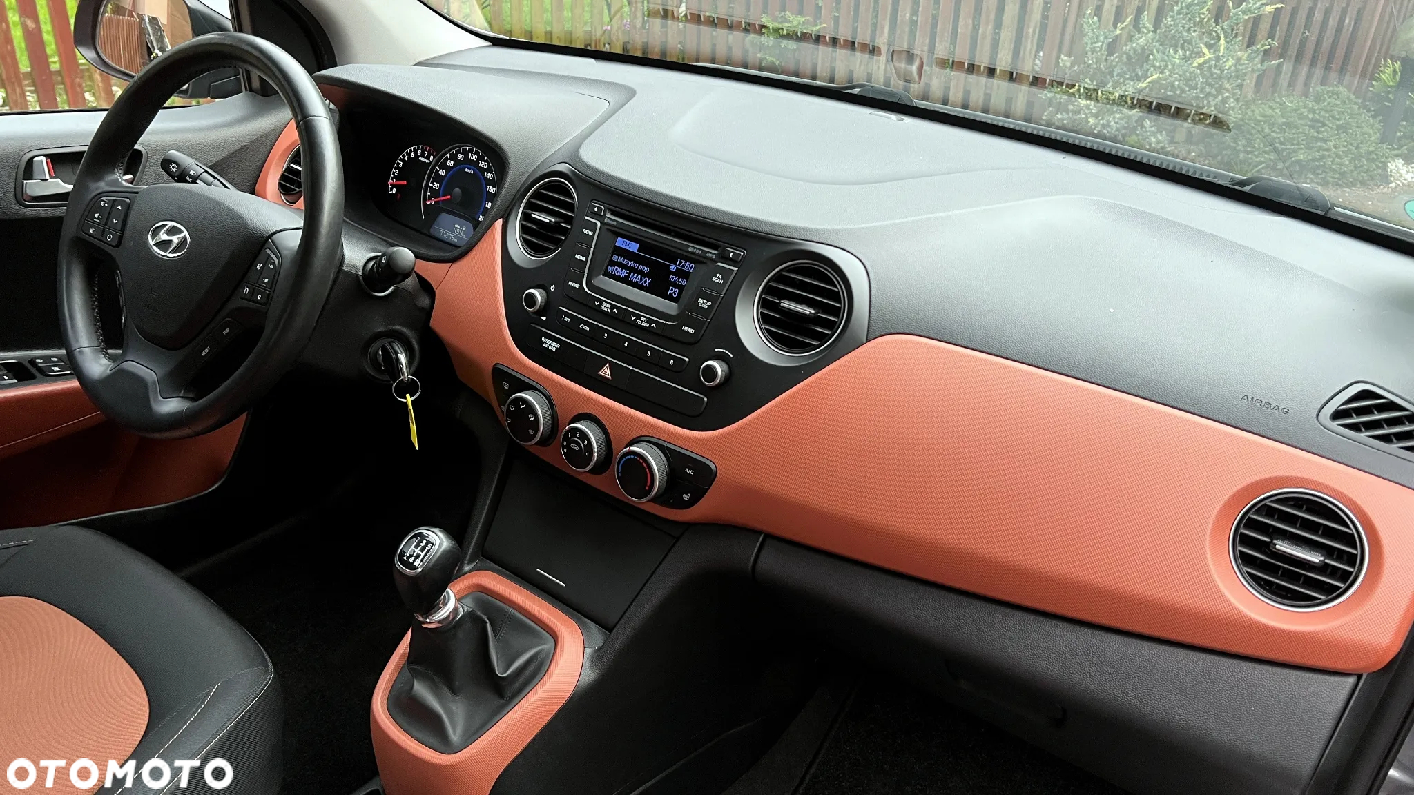 Hyundai i10 1.0 Fifa World Cup Edition - 6