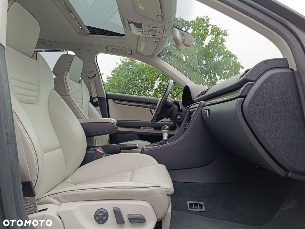 Audi RS4 Limousine - 32