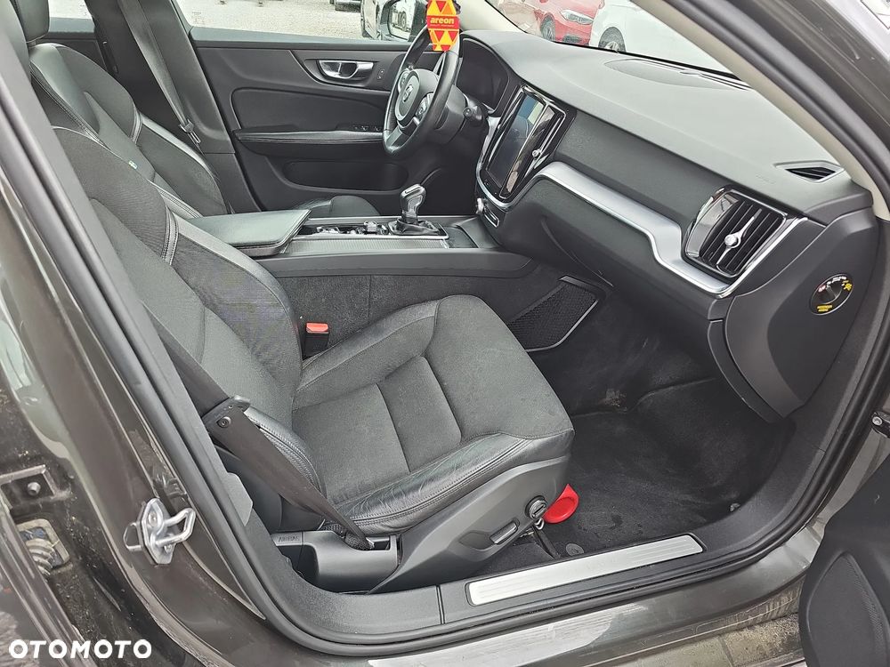Volvo V60 D3 Momentum Pro - 20