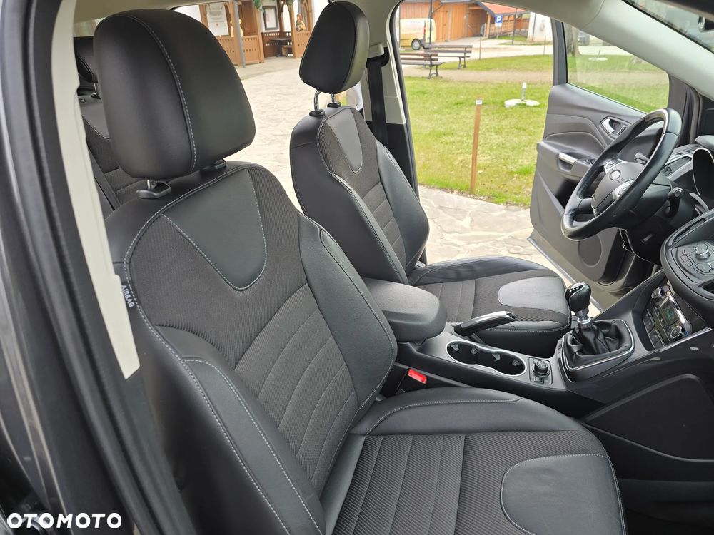 Ford Kuga 2.0 TDCi 2x4 Titanium - 34