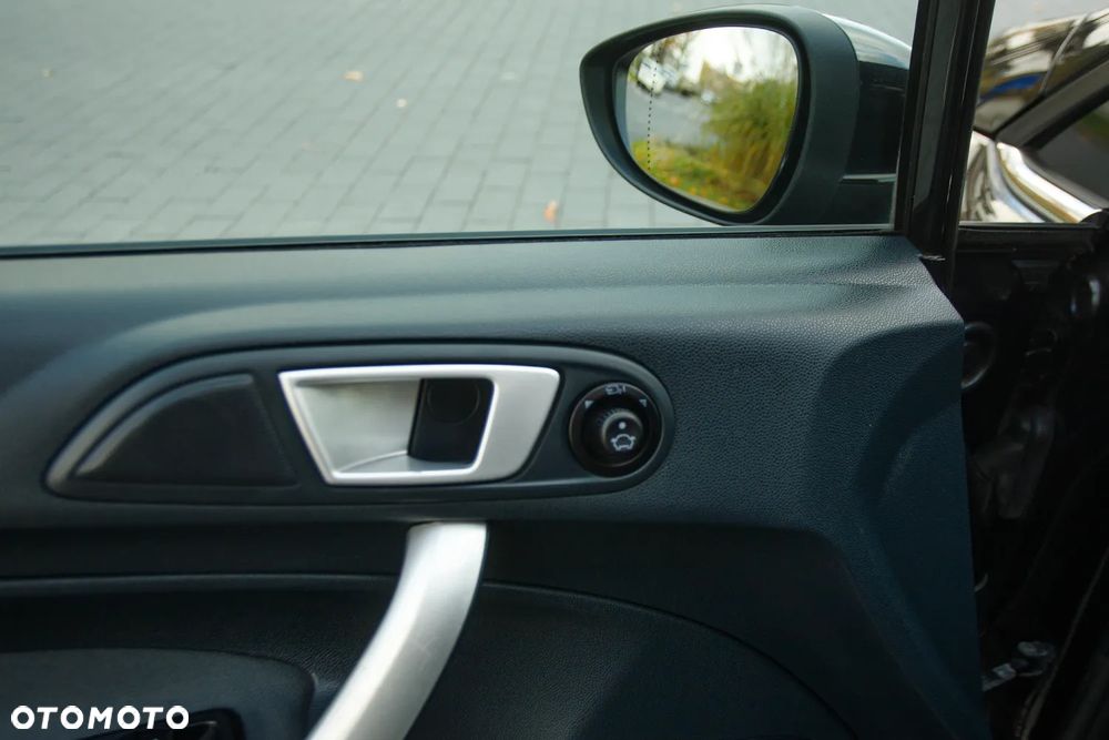 Ford Fiesta 1.25 Titanium X - 19