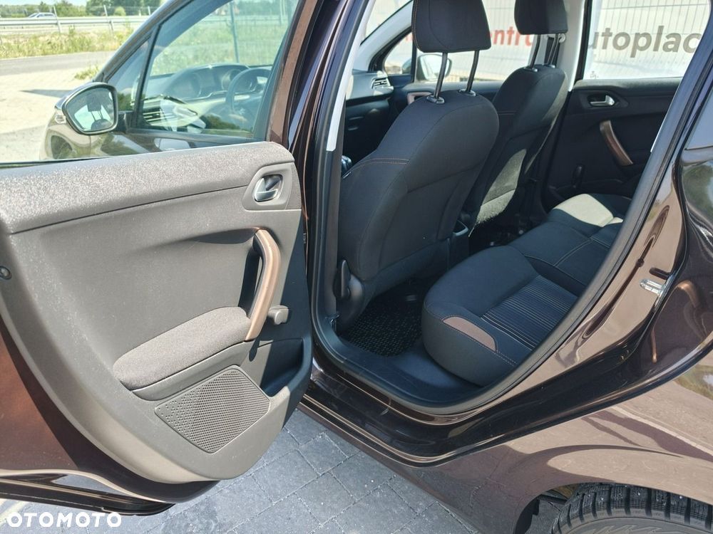 Peugeot 208 - 16