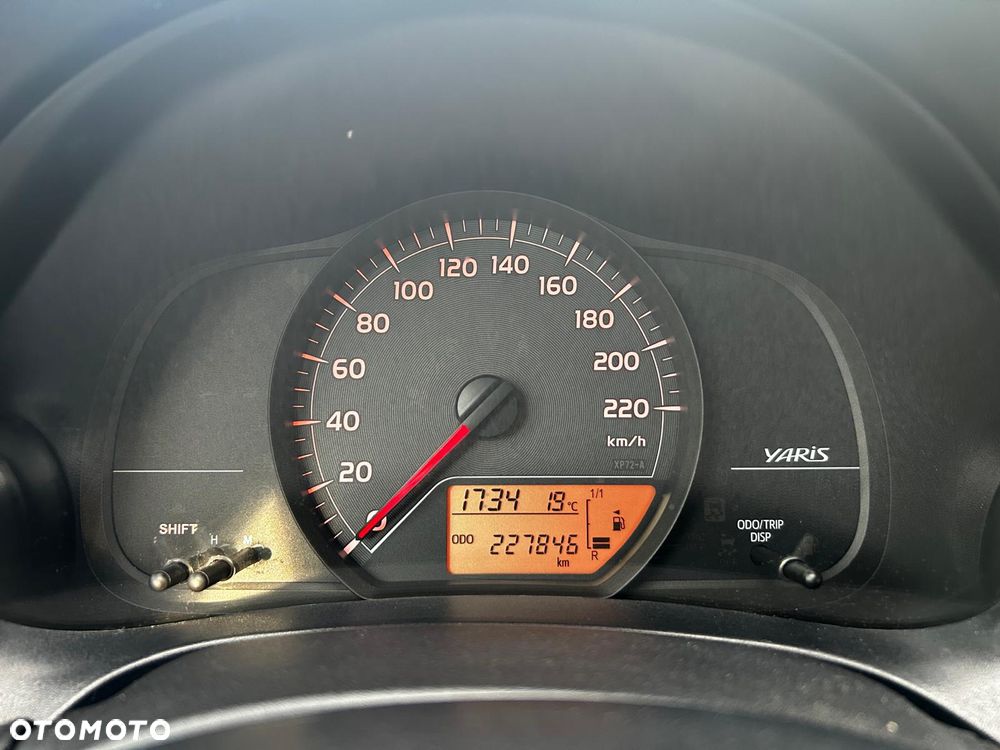 Toyota Yaris - 30