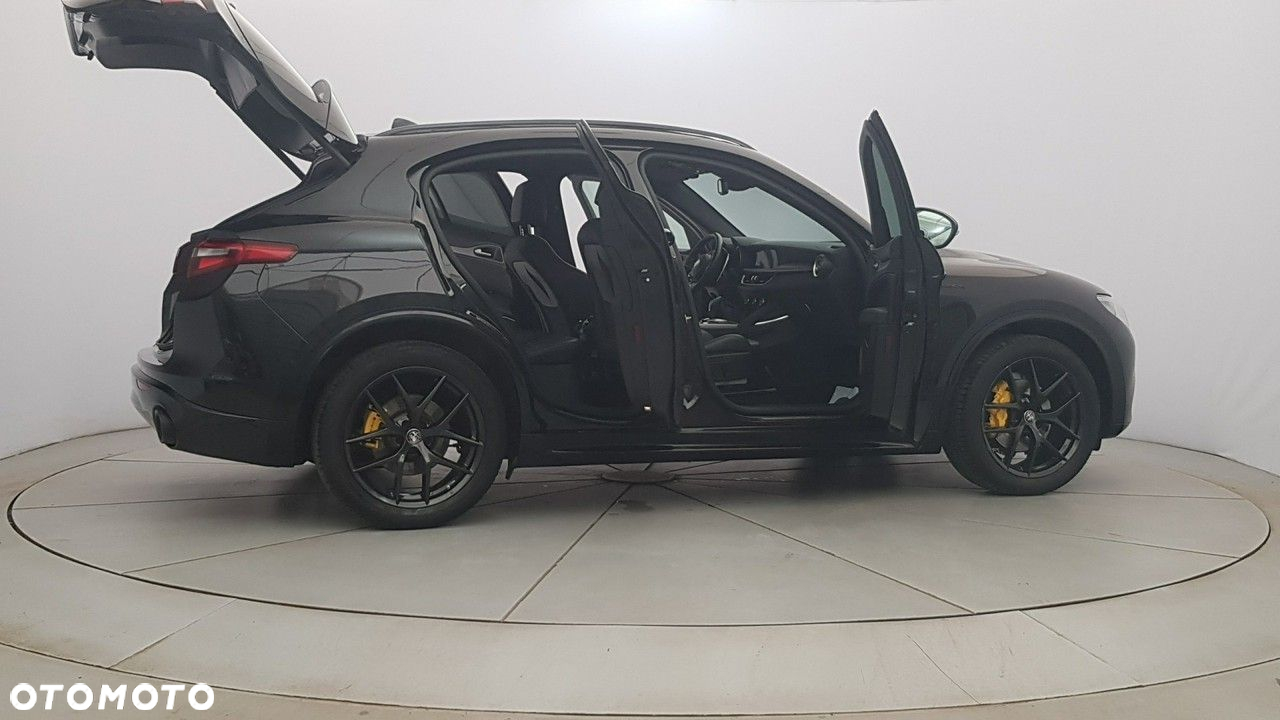 Alfa Romeo Stelvio - 12