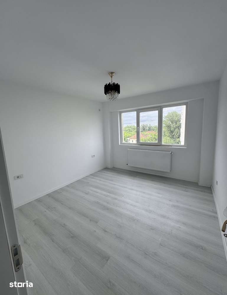 Apartament cu 4 camere de vânzare în zona Calea Călărașilor — fotografia 1