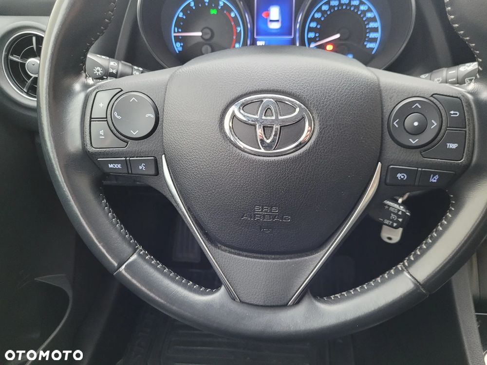 Toyota Auris - 16