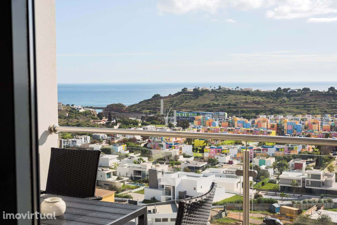 Apartamento T0+1 para venda com piscina e vista mar na Marina de Albuf - Grande imagem: 4/19