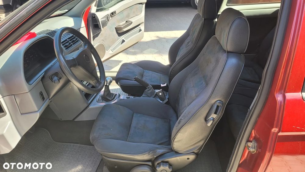Alfa Romeo 145 1.6 L - 12