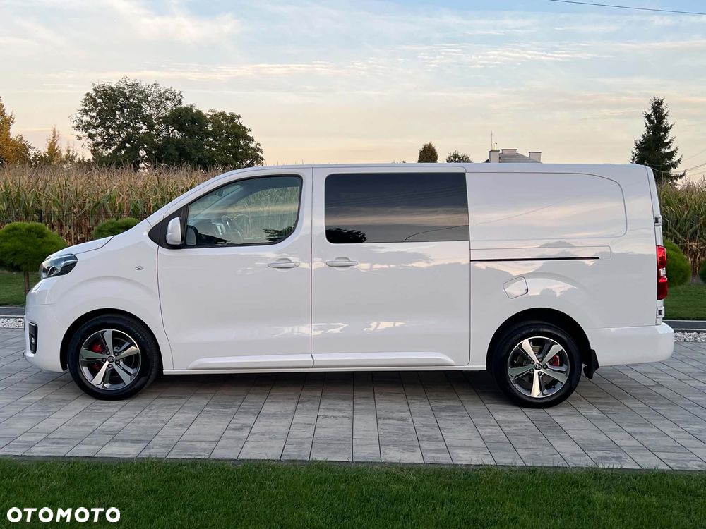 Toyota ProAce 2,0-l-D-4D (5-Si.) Autm Verso compact Team Deutschland - 4