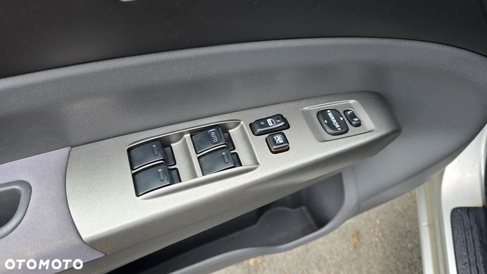 Toyota Prius ver--hybrid-executive - 18