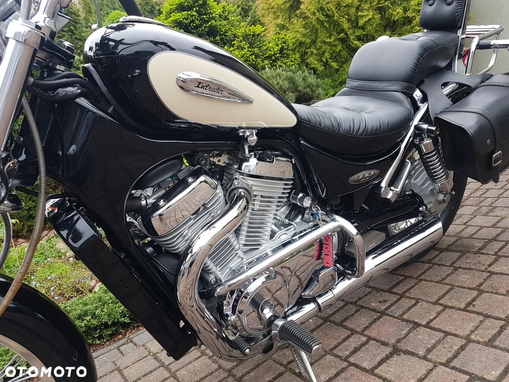Suzuki Intruder - 23