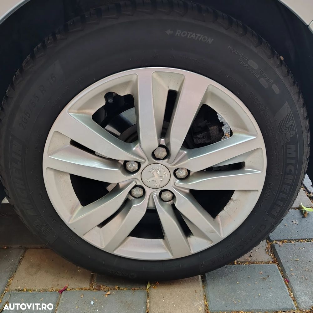 Peugeot 308 1.2 L PureTech Turbo Active - 4