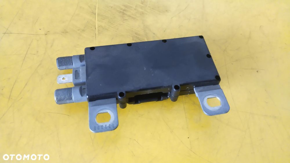 MERCEDES W210 WZMOCNIACZ ANTENY 2108200789 - 2