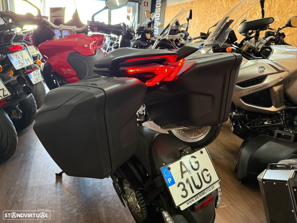 MV Agusta Turismo Veloce Rosso Aniversário 75 - 30