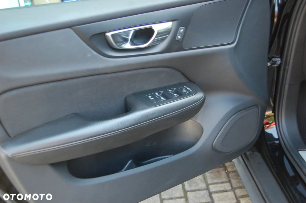 Volvo V60 Cross Country D4 AWD Geartronic Pro - 35