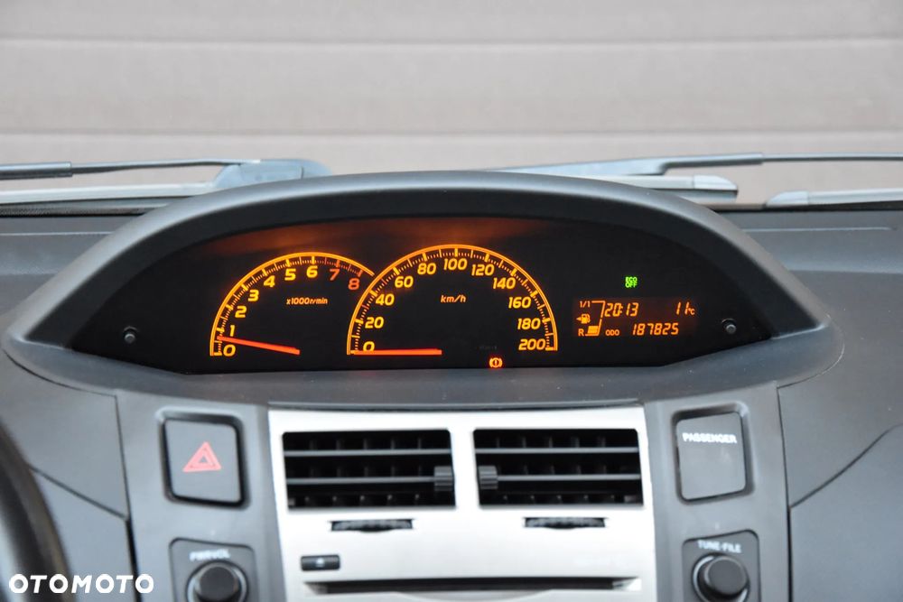 Toyota Yaris 1.33 VVT-i Executive - 33