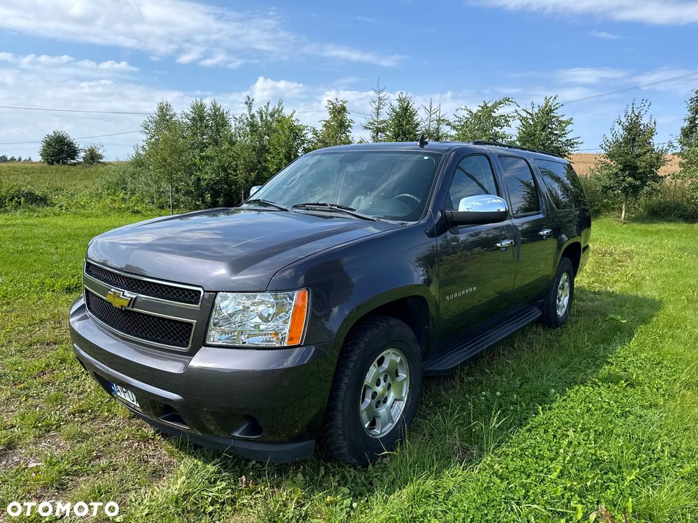 Chevrolet Suburban - 11