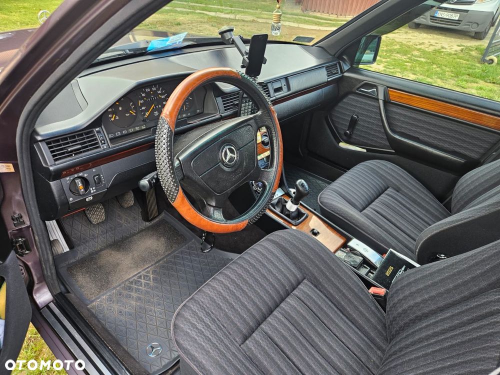 Mercedes-Benz W124 (1984-1993) - 11