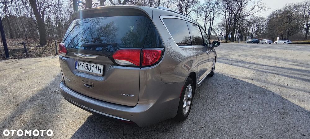 Chrysler Pacifica - 8