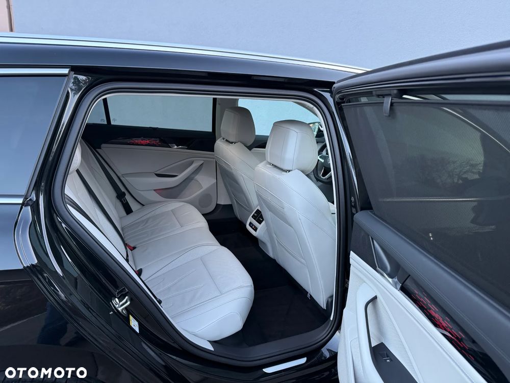 Volkswagen Passat 2.0 TDI SCR Elegance DSG - 13