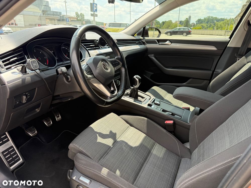 Volkswagen Passat 2.0 TDI EVO Business - 9