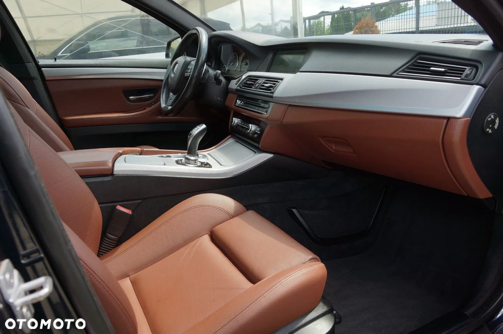 BMW Seria 5 520d - 32