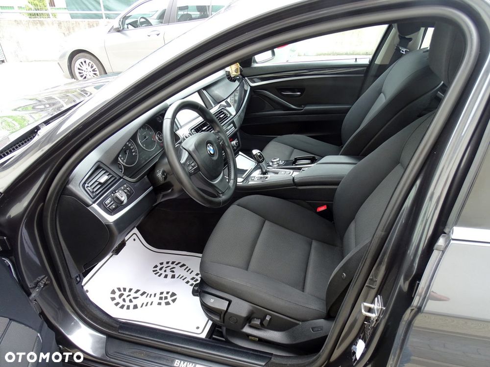 BMW Seria 5 525d - 11