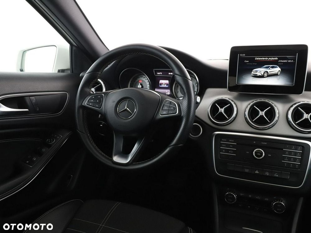 Mercedes-Benz GLA 200 7G-DCT - 17