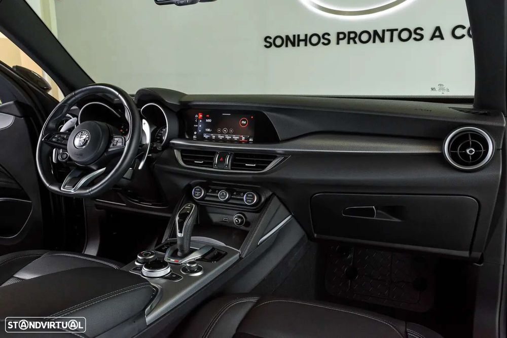 Alfa Romeo Stelvio - 16