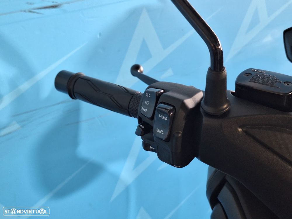 Yamaha X-Max 125 - 8