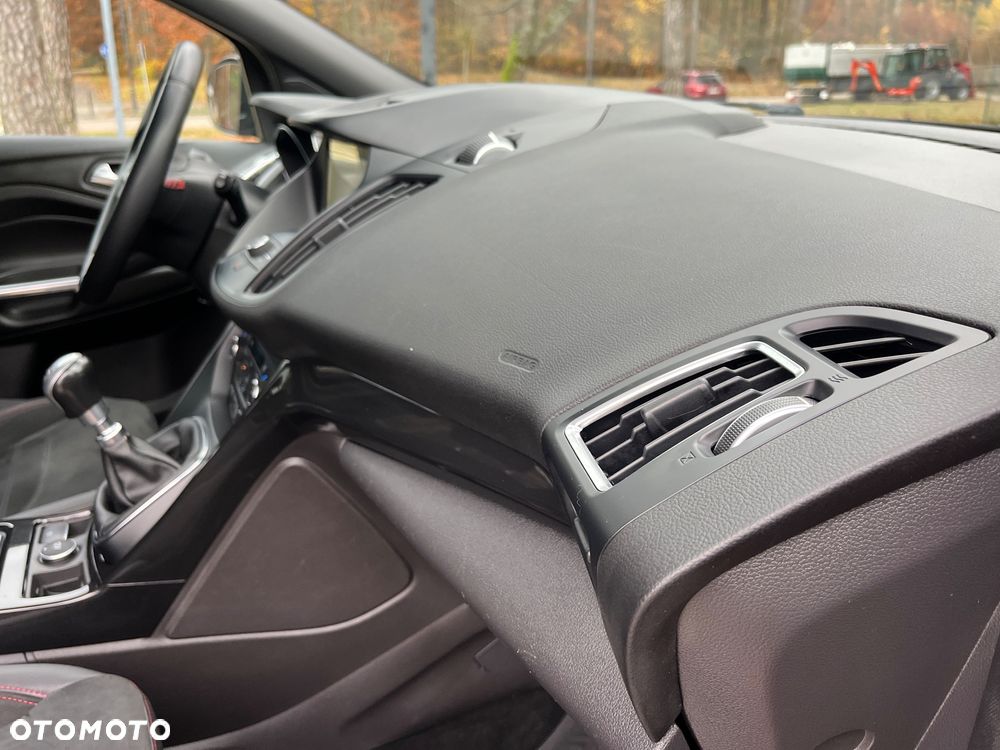 Ford Kuga 1.5 EcoBoost 2x4 ST-Line - 35