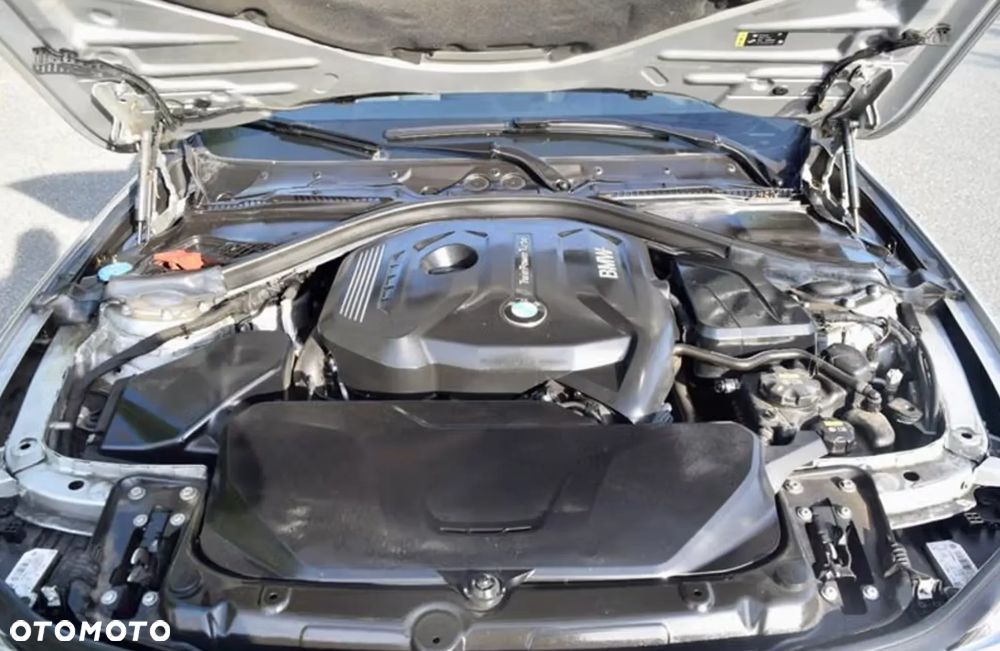 BMW Seria 3 330i xDrive - 11