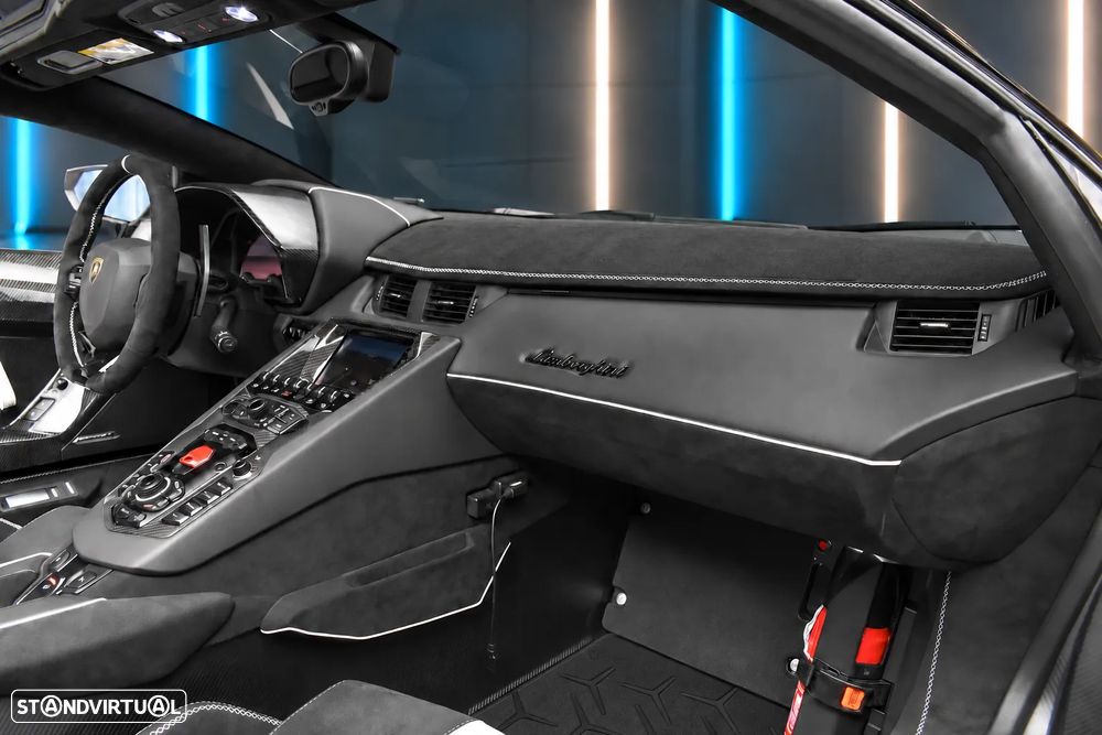 Lamborghini Aventador - 23