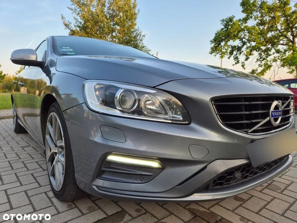 Volvo V60 D4 Drive-E R-Design Momentum - 1