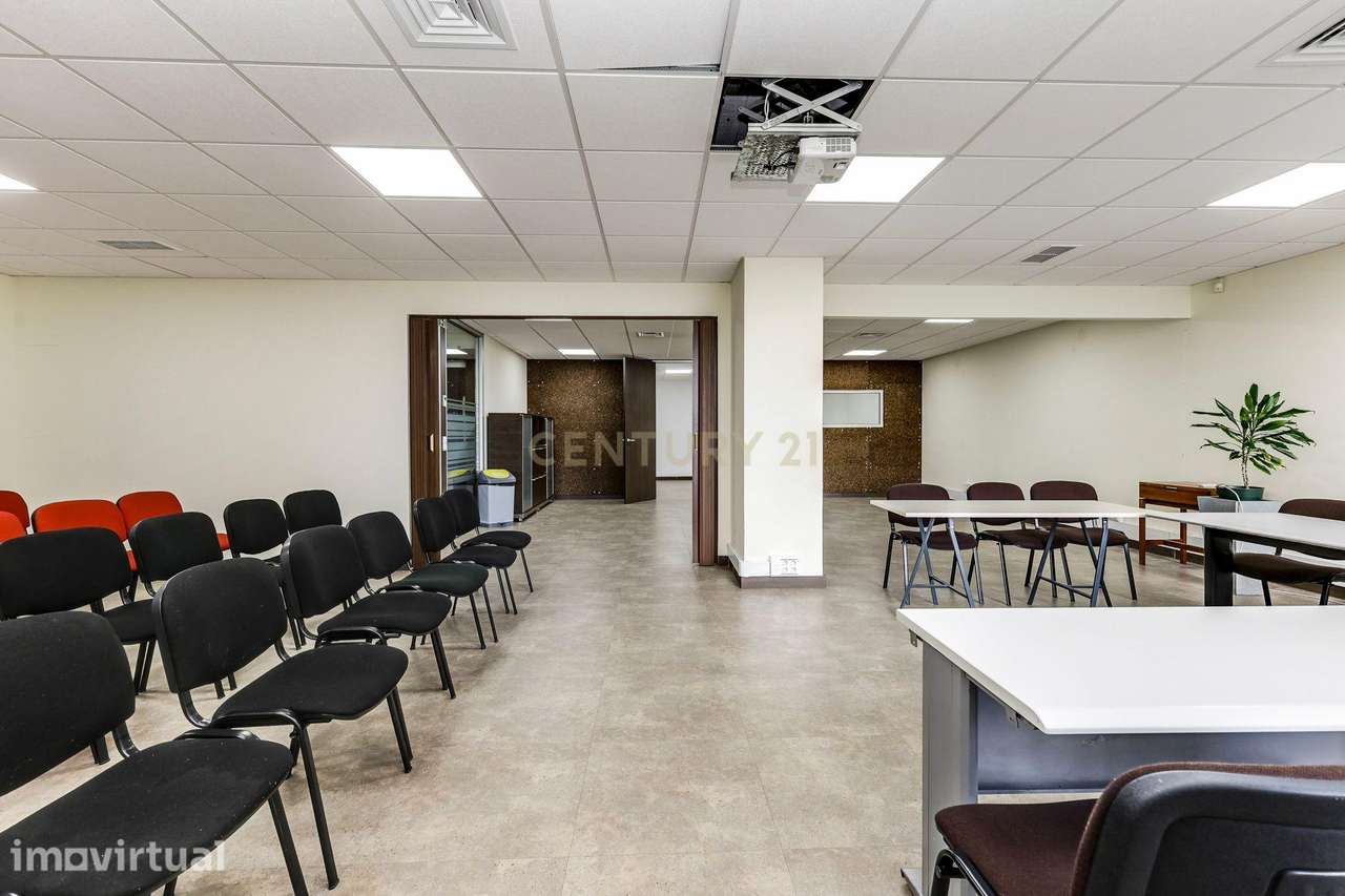 Espaço Comercial com 6 Lugares Garagem - Grande imagem: 5/46