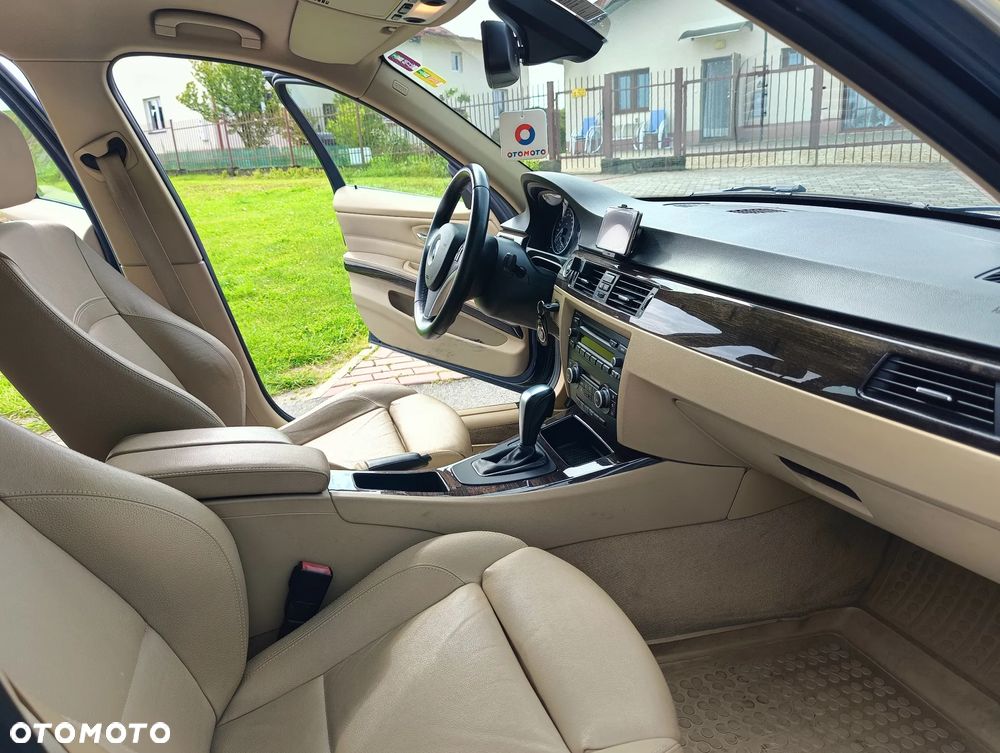 BMW Seria 3 320d xDrive DPF Touring Edition Exclusive - 33