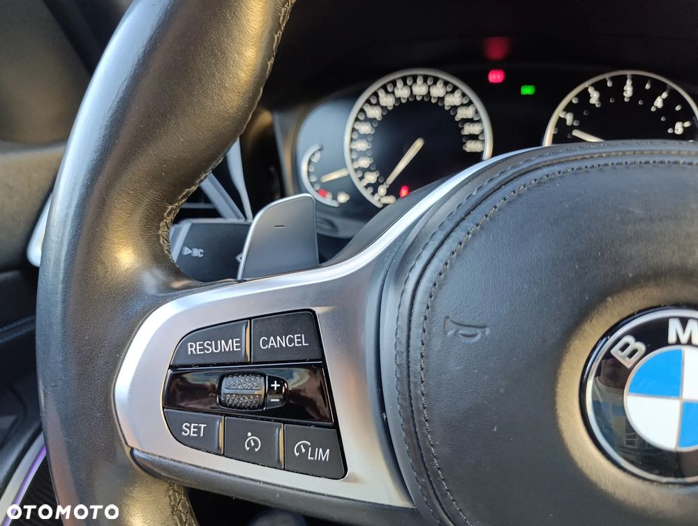 BMW Seria 3 330i M Sport sport - 30
