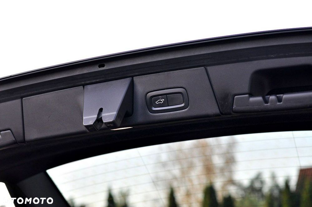 Volvo V90 D3 Momentum Pro - 23