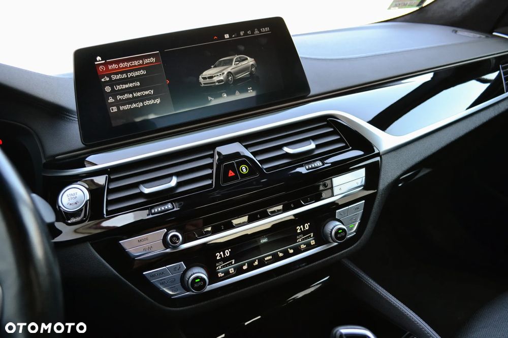 BMW Seria 5 M550i xDrive sport - 35