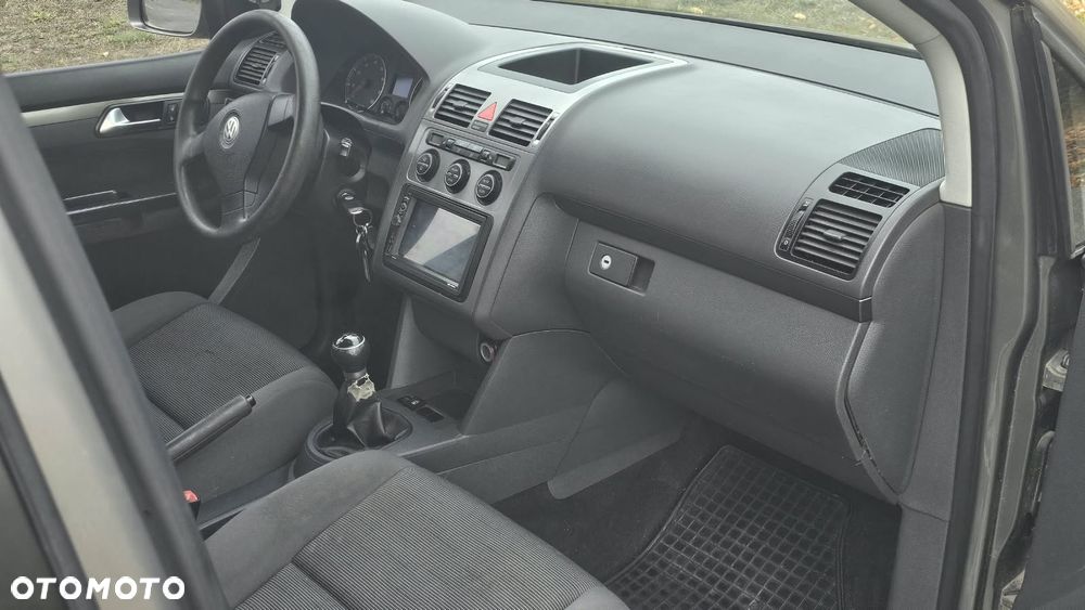 Volkswagen Touran - 8